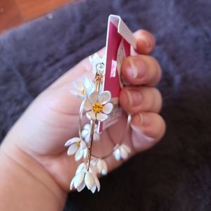 🌼 Betsey Johnson Daisy Earrings 🌼